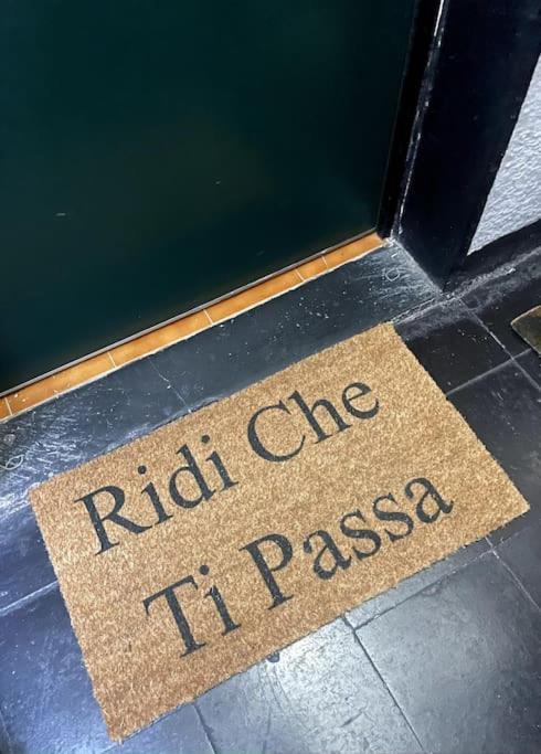 Ridi Che Ti Passa In Vico Lavagna Leilighet Genova Eksteriør bilde